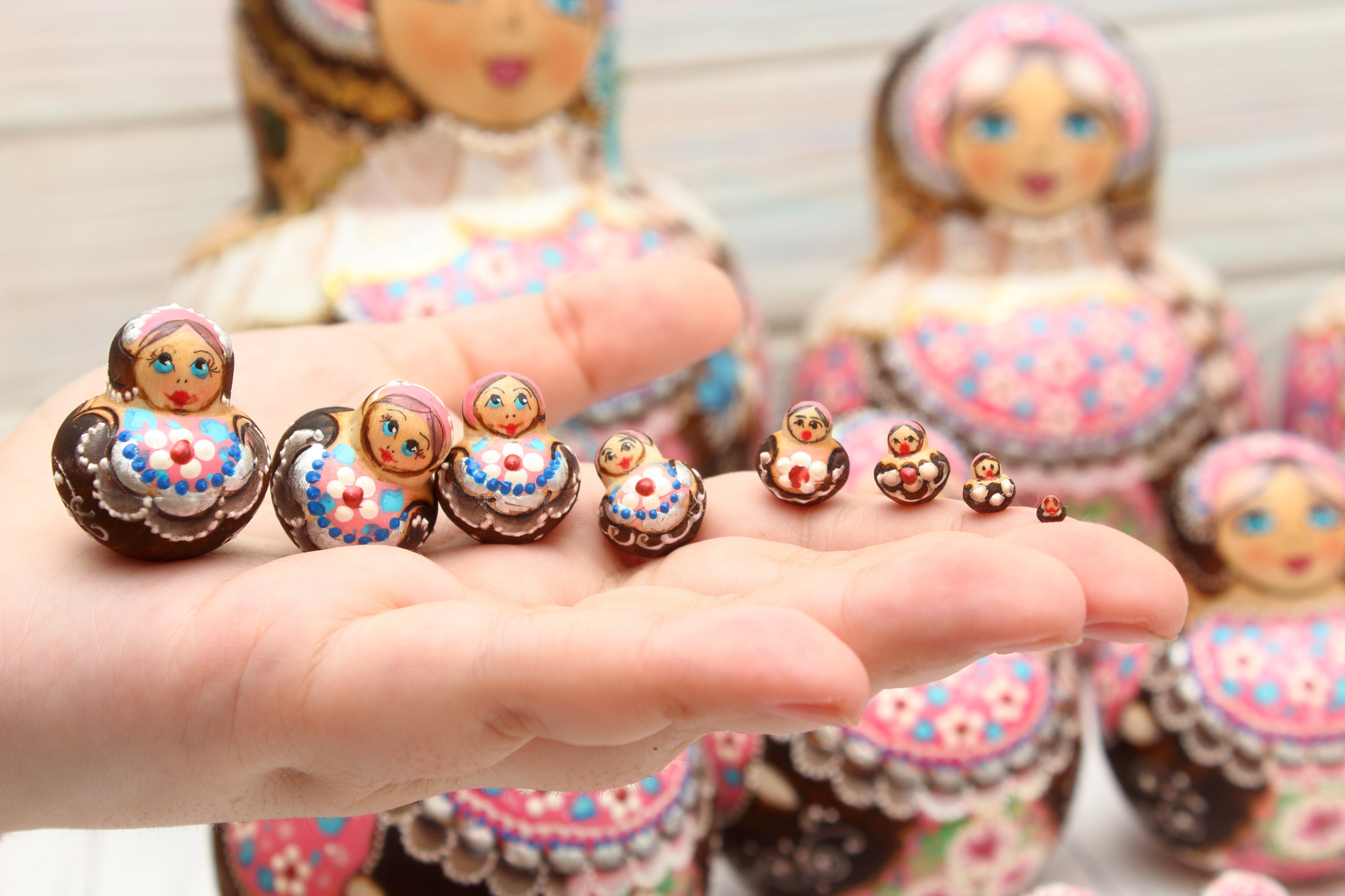 20 nesting dolls
