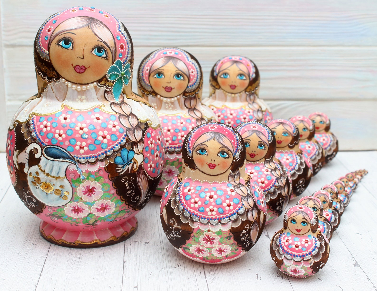 20 nesting dolls