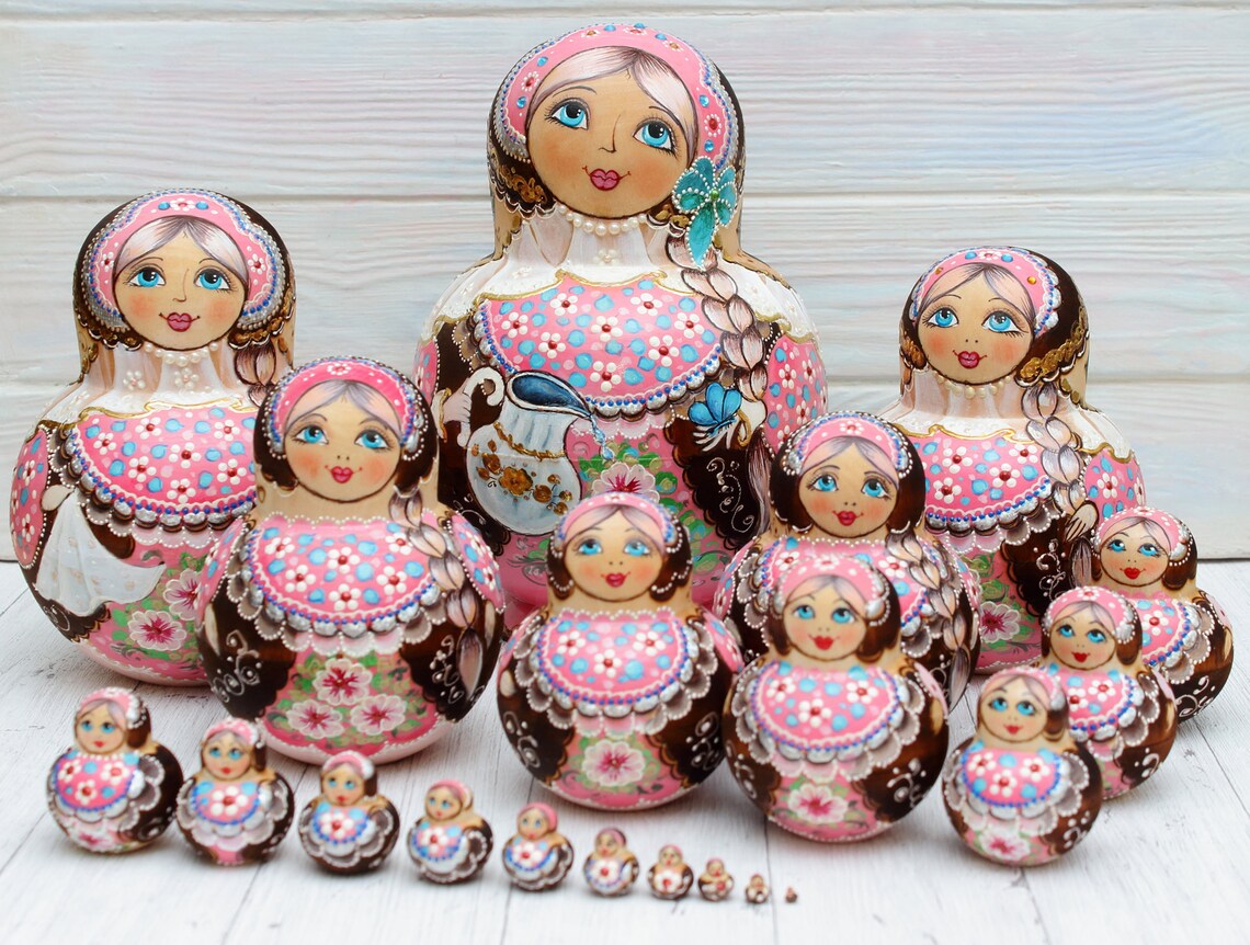 20 nesting dolls