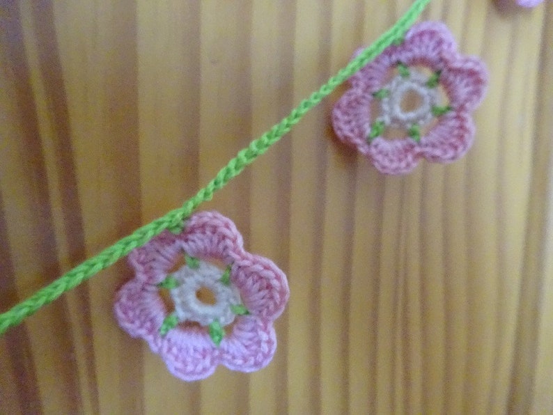 Flower Garland hand crochet with 12 flowers