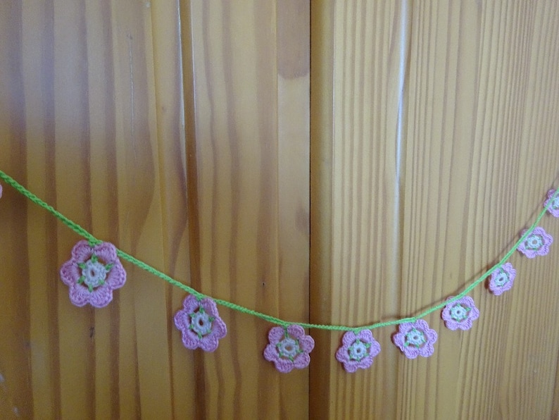 Flower Garland hand crochet with 12 flowers