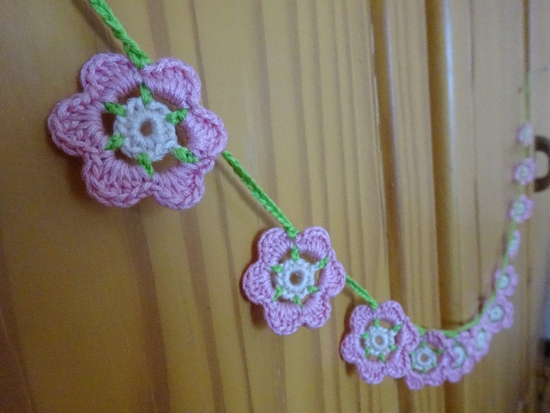 Flower Garland hand crochet with 12 flowers