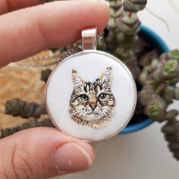 Pendentif brodé personnalisé Collier brodé de chat personnalisé Collier de portrait de chat Pendentif de portrait d'animal de compagnie Portrait d'animal de compagnie brodé