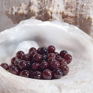 50x garnet balls 6 mm drilled