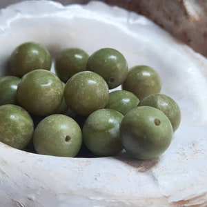 10x Jade balls 12 mm green olive drilled