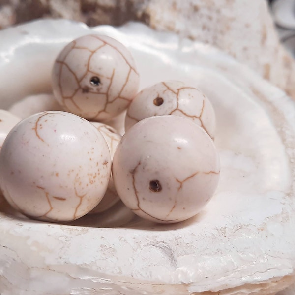 12x XL ball howlite beads white off-white cream 18 mm drilled