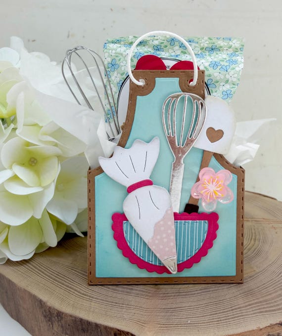 Handgemachte Geschenkverpackung für Backliebhaber - Schürzen - Geschenktasche mit Küchenutensilien / Geschenk für Bäcker & Hobbyköche
