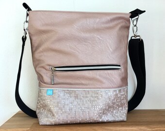 Chic handbag, shoulder bag with zipper + outer compartment. Artificial leather in rose gold with high-quality carabiners and webbing.