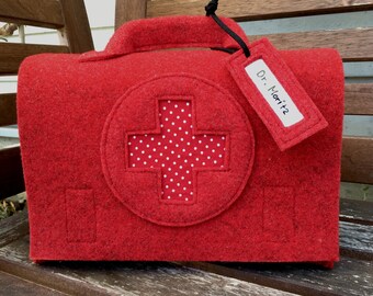 Children's doctor's case, doctor's bag, doctor's bag, first aid kit, first aid case, optionally with name tag + additions, red wool felt