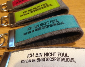 Filz Schlüsselanhänger mit Kunstleder, Schlüsselband, Stempel, Text "Ich bin nicht faul, ich bin im Energiesparmodus"