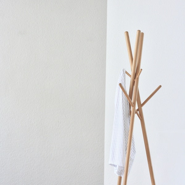 Appendiabiti / appendiabiti di design anaan 9 in legno massello di faggio Scala per asciugamani scandinava geometrica stabile da 174 cm
