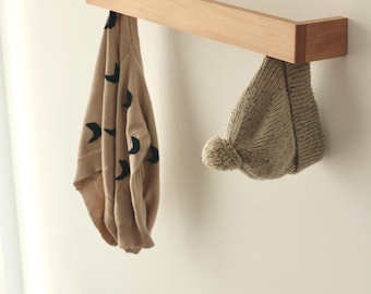 anaan Skuvo Garderobenleiste mit 6 verdeckten Wandhaken Garderobenpaneel Holz 60 cm Wandgarderobe Wandhakenleiste für Flur Garderobenhaken