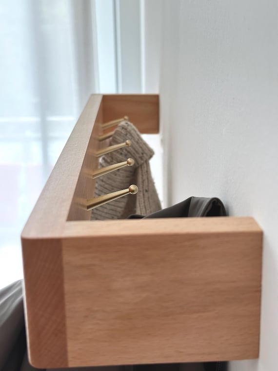 Skuvo Design Wandgarderobe mit 6 Haken | Minimalistische Garderobenleiste Holz | Wandmontage Kleiderleiste für Flur & Eingangsbereich Modern