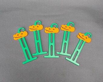 Medium Jack O'Bobbin • Pumpkin design yarn bobbins