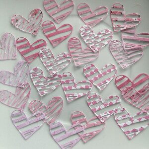 25 x Stanzteile filigrane kleine Herzchen, Scrapbooking Junk Journal Bullet Kartenaufleger 4,5 cm