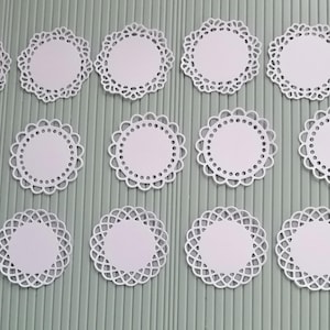 15 x Stanzteile Runde Deckchen, Scrapbooking Junk Journal Bullet Journal Kartenaufleger 4,5 cm Nr. 1