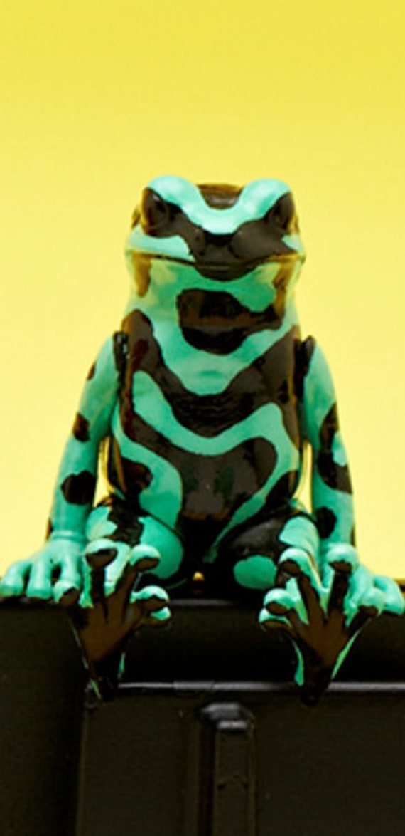 KItan Club sitzen grün und schwarz Gift Dart Frosch PVC Figur | Etsy Schweiz