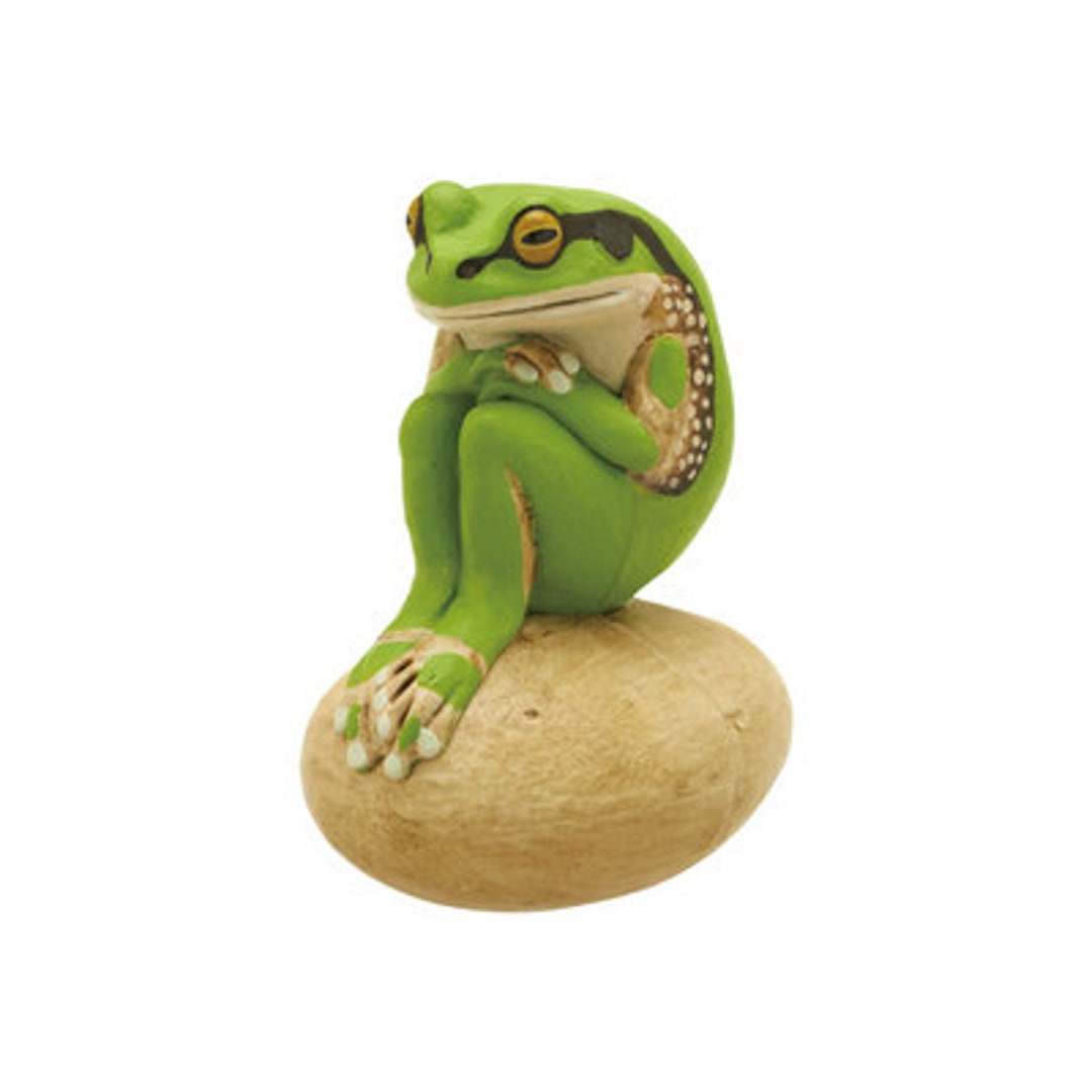Japan Green Japanese Tree Frog in Thought on Rock PVC Mini Figure Model