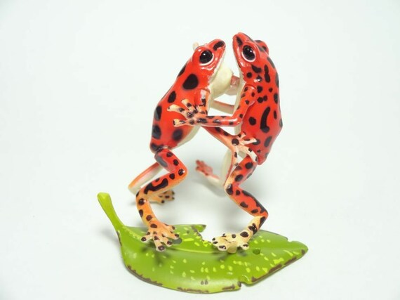 Details about / Colorata Kaiyodo Strawberry Poison Frog Toad PVC Figure