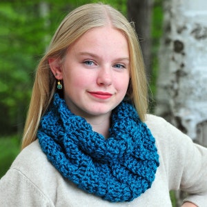 Teal Cowl, bufanda infinita, calentador de cuello suave, calentador de cuello de ganchillo