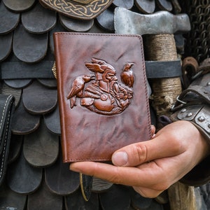 Odin Soporte de pasaporte de cuero Mitología escandinava Billetera de viaje Vikingo Runas nórdicas