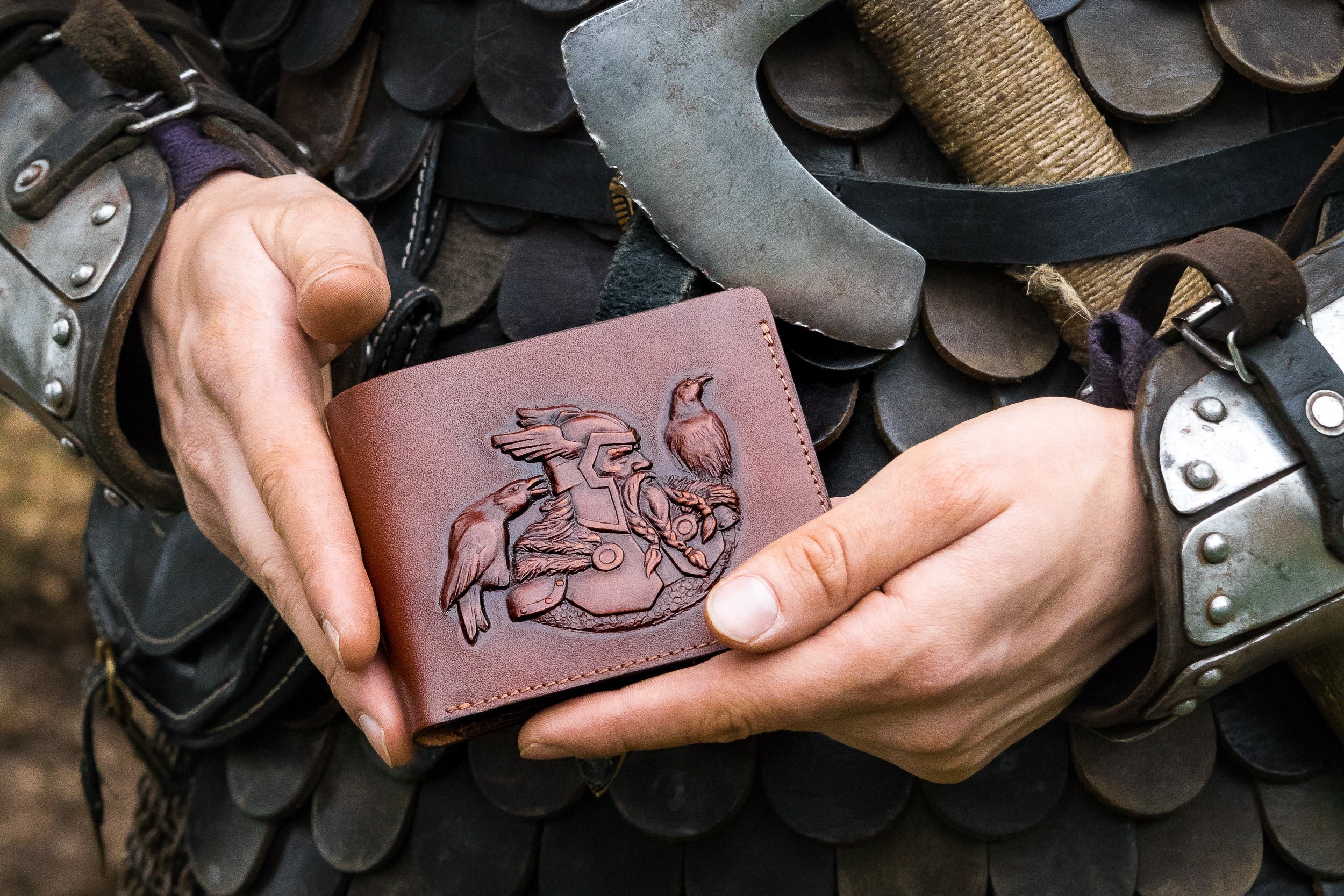 Handgemachte Leder Portemonnaie Odin, Wikinger Portemonnaie nach Maß, Personalisierte Herren Geldbörse, Odin Portemonnaie, Skandinavische Kollektion, Viking Raven