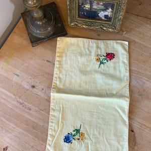 Vintage handkerchief, Vintage embroidered Handkerchief, yellow handkerchief ,embroidered vintage handkerchief