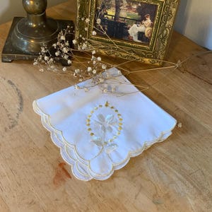Vintage embroidered Handkerchief, Bridesmaid handkerchief, handkerchief for women,embroidered vintage handkerchief