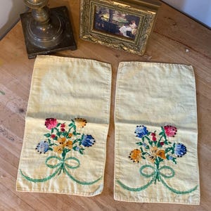 Embroidered handkerchief, Vintage embroidered Handkerchief, handkerchief for women,embroidered vintage handkerchief