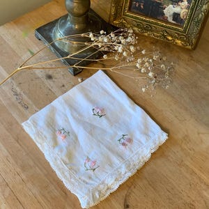 Vintage embroidered Handkerchief, Bridesmaid handkerchief, handkerchief for women,embroidered vintage handkerchief