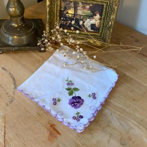 Flower  handkerchief, Vintage flower  embroidered Handkerchief, handkerchief for women, embroidered vintage handkerchief