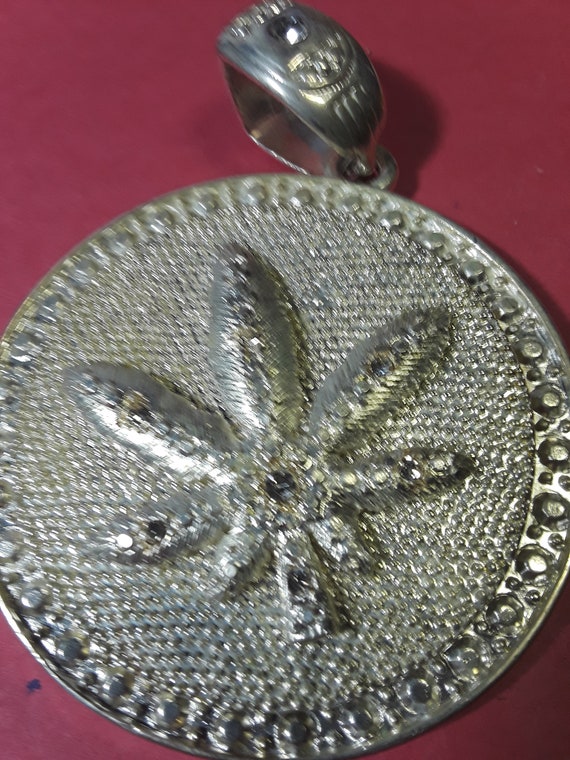 Marijuana medallion  leaf turns - image 2