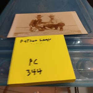 Grande carte postale Python avec deux cow-boys très ancienne PC 344 rare