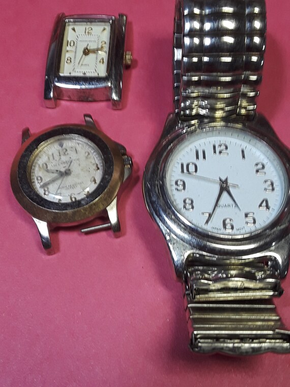 Wrist watches lot five probably needs battery - image 3