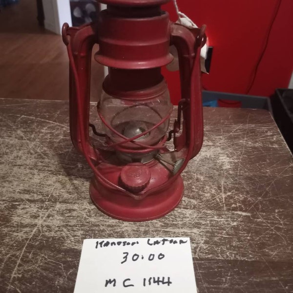 Kerosene lantern vintage very good condition