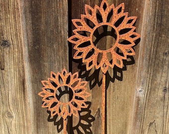 Set of 2 garden sticks "Sunflower" patina