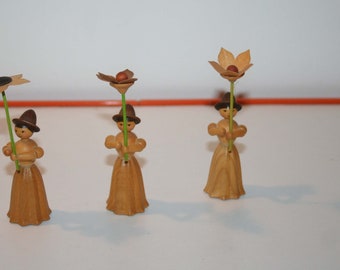 Erzgebirge, 3 flower children, Erzgebirge figures, vintage flower girl, nature, by Kuhnert, original GDR Ostalgie