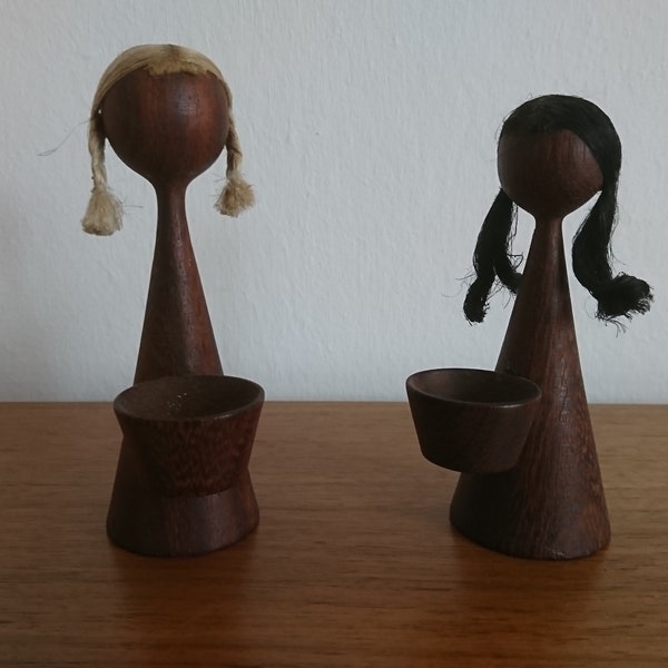 Erzgebirge figures, 2 vintage girls with bowls for salt and pepper, original by Wendt and Kühn (W + K), GDR Ostalgie, rarity