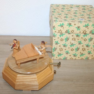 Erzgebirge music box for Christmas, vintage music box with grand piano and musical angels, marked, original ESCO, TOP