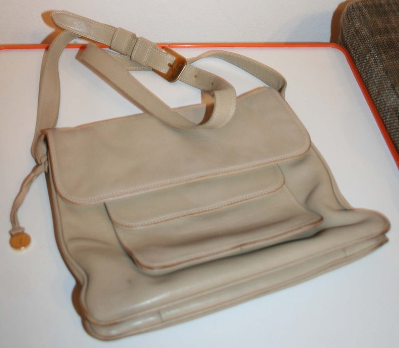 Gold arrow bag, casual vintage handbag or shoulder bag, leather beige, 100% original, circa 90s image 4