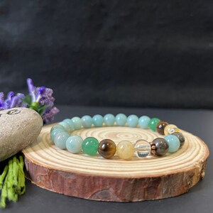 Lucky stone bracelet top