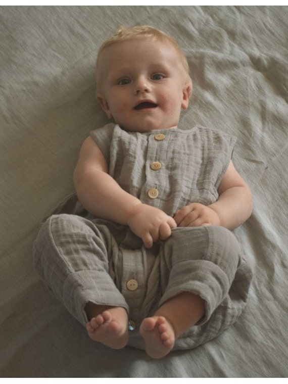 baby sleeveless jumpsuit