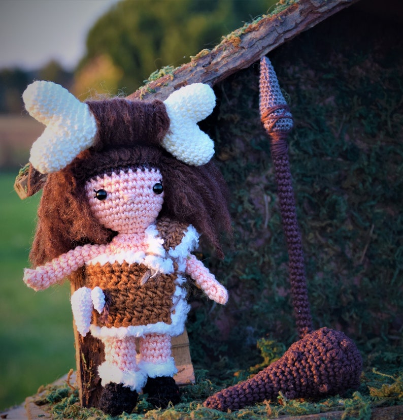 Modèle Crochet femme des cavernes préhistoire amigurumi poupée image 3