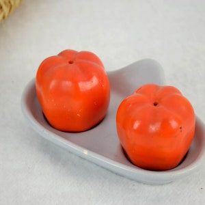 Cortendorf tomato spice shaker salt shaker pepper shaker ceramic Pottery Goebel design figure 50s 60s vintage mid century Brocante