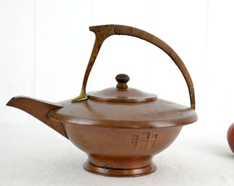 Art Deco teapot hammered copper brass hand-driven 20s 30s handmade Bauhaus teapot raffia vintage design