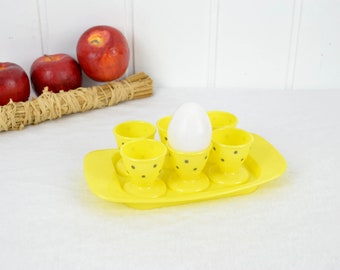 6 Eierbecher mit Tablett Gelb Punkte Becher egg cup Plastik Vintage Frühstück shabby Retro Plaste nostalgie mid century Space 60er 70er