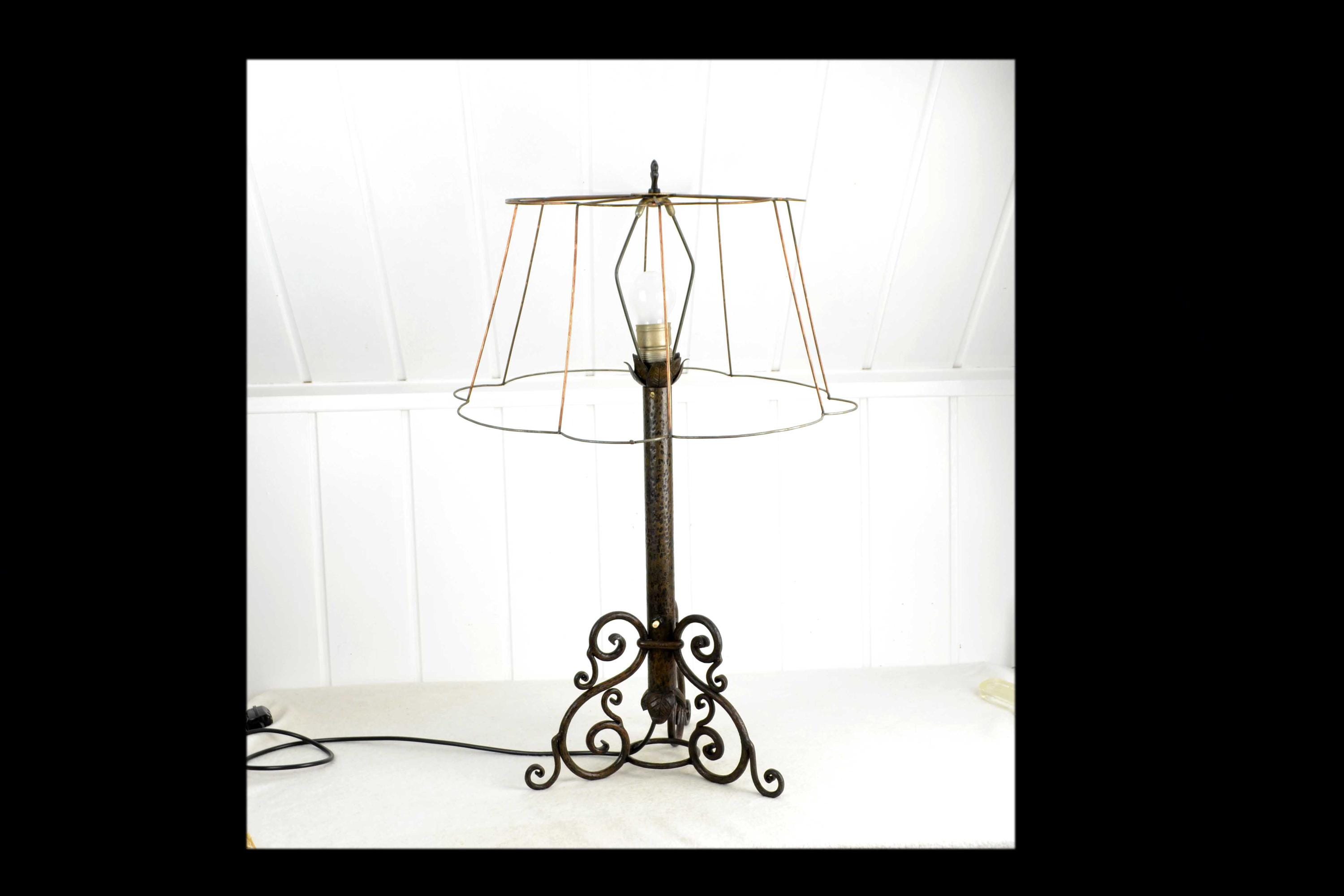 アンティーク　アールデコ調テーブルランプ　1930年代 アールデコ調の錬鉄製テーブルランプ、1930年代/40年代のデザイン