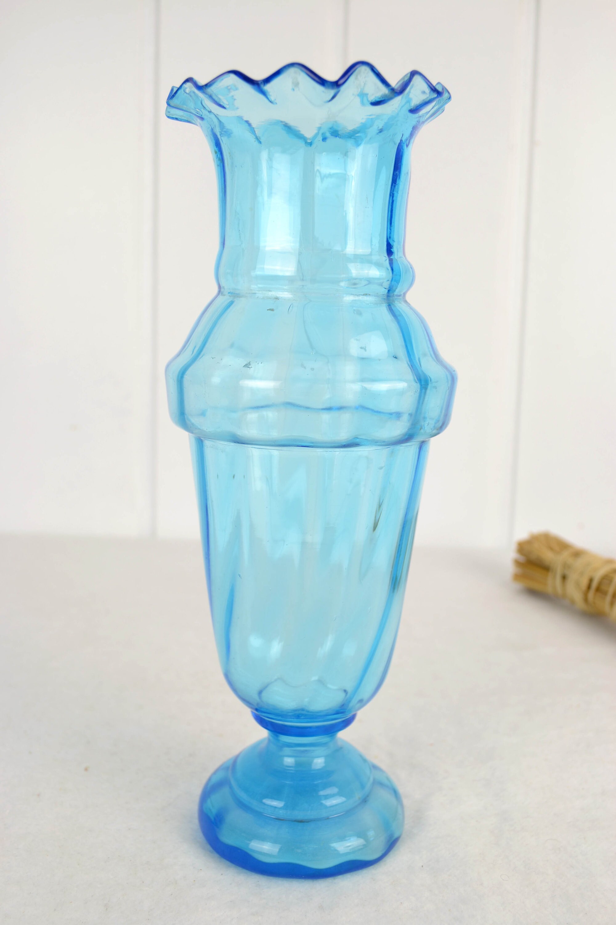 ヴィンテージ　花瓶　ミルクガラス 花瓶 1880-1900年頃 ボヘミア、ミルクガラス、青、ヴィンテージ