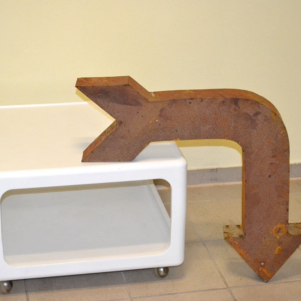 Metall Pfeil Vintage Wegweiser Patina Schild signpost metal arrow sign Deko Dekoration Design Landhaus shabby Garten garden Schaufenster