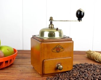 PE DE Peter Dienes Kaffeemühle Vintage Design Kaffee Mühle Küche Landhaus shabby mid century Brocante Kaffeebohne Deko rustikal Mokka 50er